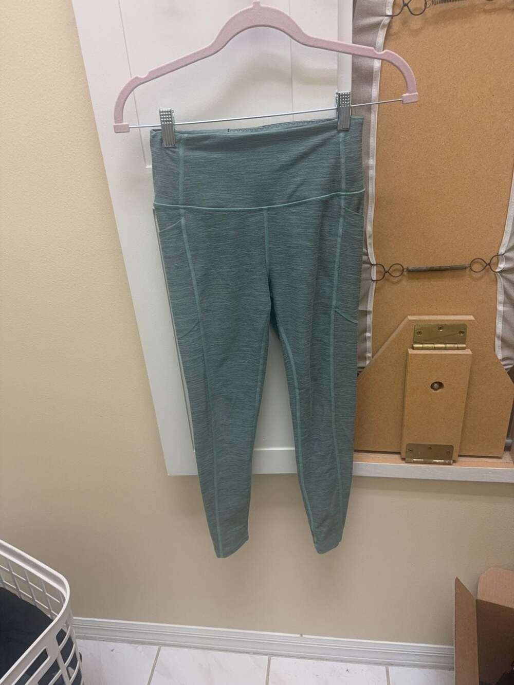 Victoria's Secret Incredible Essential Pocket Leggings Heathered Succulent Green